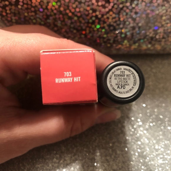 BNIB! MAC Retro Matte Lipstick 💄 in Runway Hit 703 - Picture 3 of 7